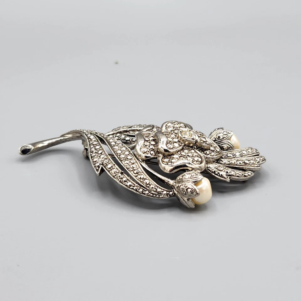 KJL for AVON Silver Tone Faux Baroque Pearl Marcasite Brooch - Image 3 of 4
