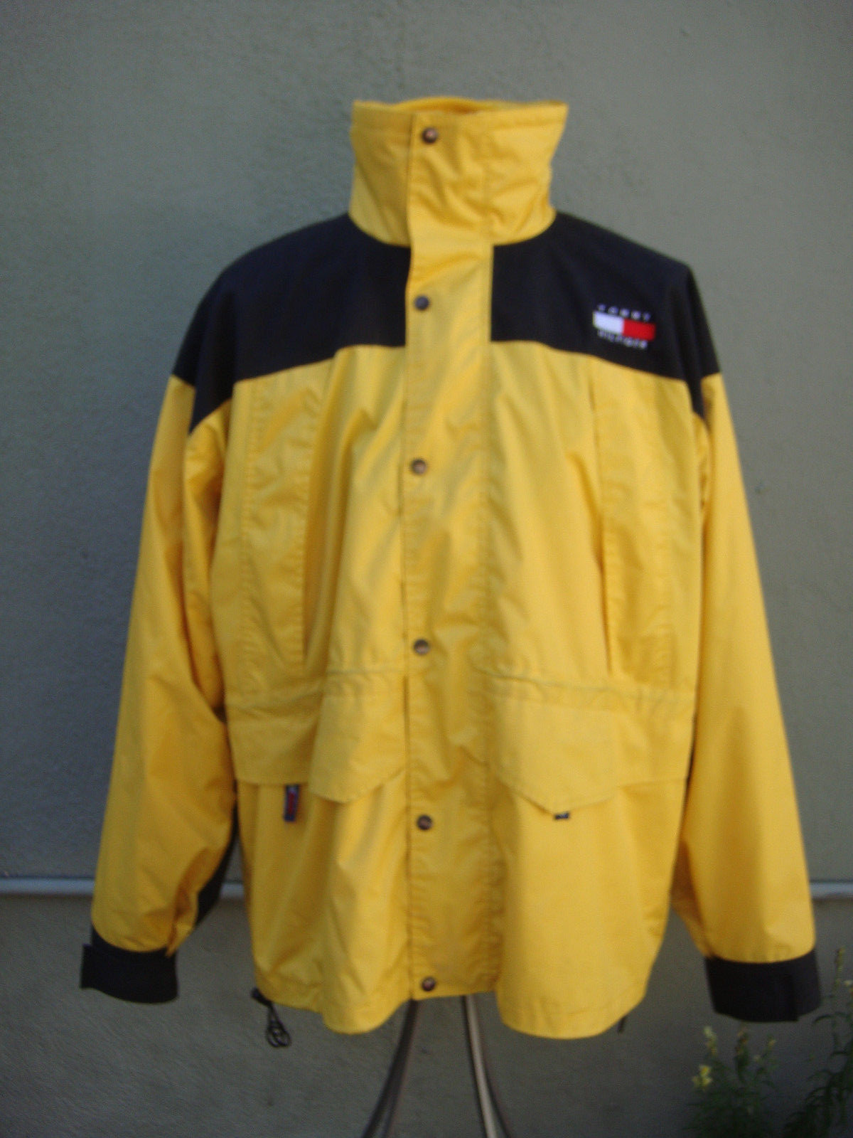 Men's Tommy Hilfiger Gortex Coat Size XL