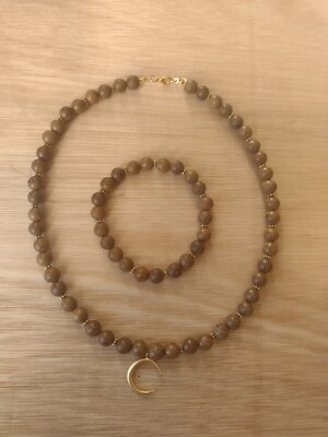 Handgefertigter Halbmond Mond Holz Halsreif und Armband