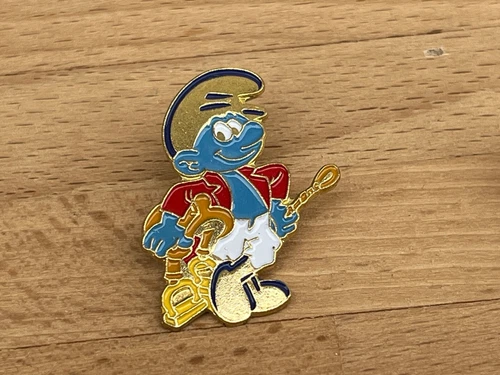 PINS PIN COMIC BOOK SMURF SMURF RIDING HORSE