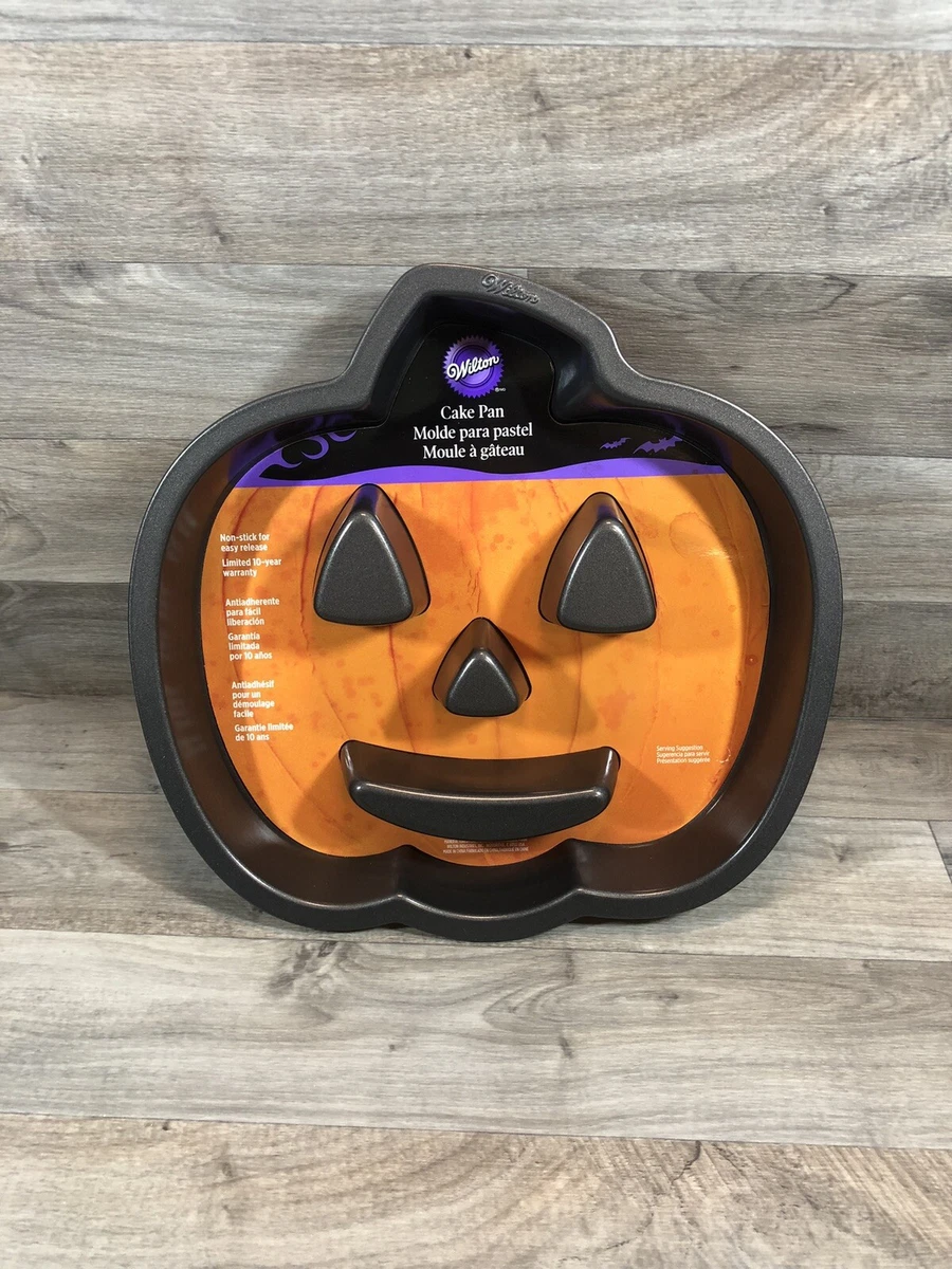 Wilton halloween top cake pans