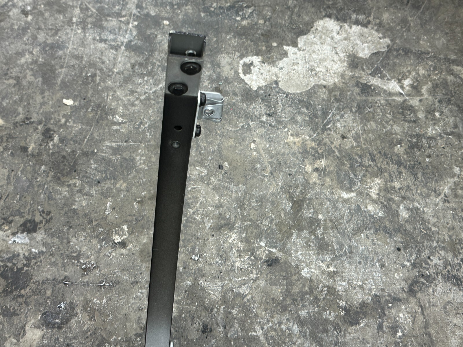 2014 AUDI R8 FRONT LEFT FENDER RADIATOR SUPPORT STRUCTURE MOUNT BRACKET OEM