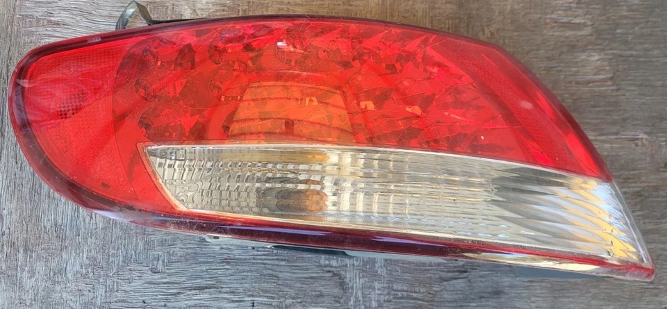 06-09 Luz trasera izquierda conductor Hyundai Azera OEM 3610142 Foto 2 de 4