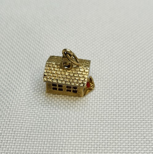 VINTAGE 14K YELLOW GOLD HOUSE CHURCH CHARM PENDANT