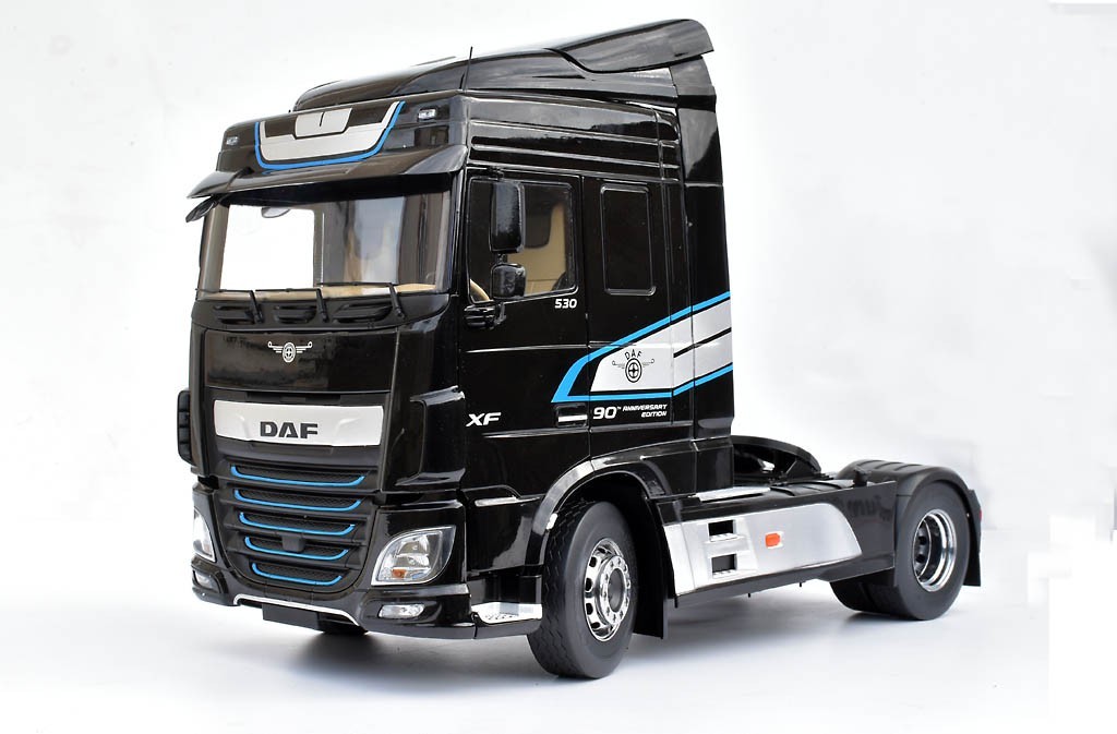 DAF XF Space Cab IXO 1/18 - Camion Miniature Prestige Premium Classixxs