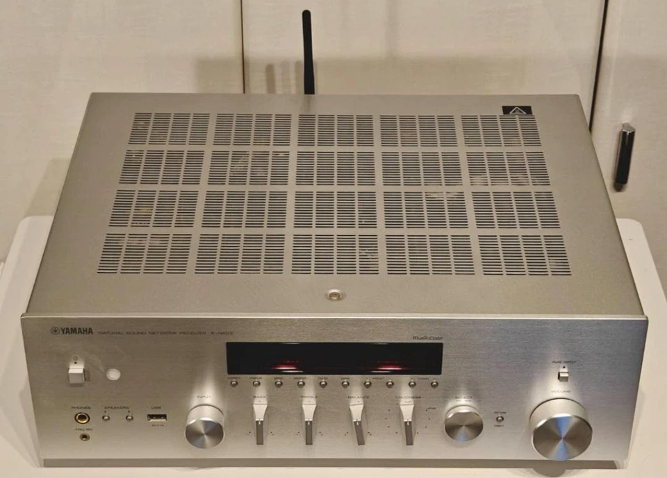 YAMAHA R-N803 NETWORK RECEIVER 120W+120W 6Ω Silver AC100V 50/60Hz 250W - Image 2 of 4