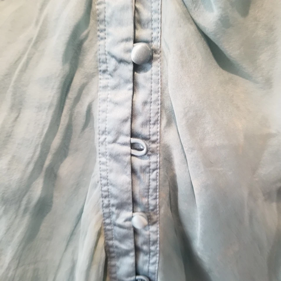 Top sin mangas Betsey Johnson para mujer talla 4 botones de seda delantero cuello en V azul claro Foto 4 de 4