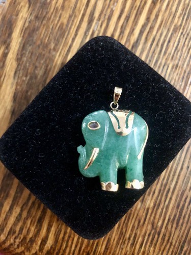 JADE Elephant Pendant with 14K Gold Accents BEAUTIFUL & STRIKING COLOR - Picture 3 of 12