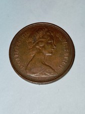 RARE 1971 NEW PENCE 2P COIN, QUEEN ELIZABETH II ON FRONT AND NEW PENCE ON REV.