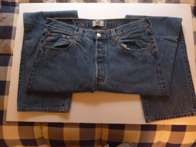 NICE Levi's Men's 501 Original Fit Straight Leg Button Fly Jeans 34x34 PRE WORN