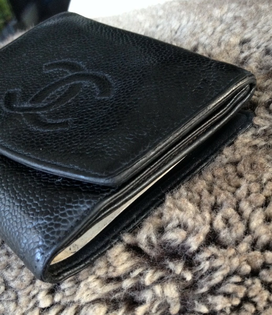 Classic CHANEL Black Caviar Leather Bi Fold 5 display picture 1