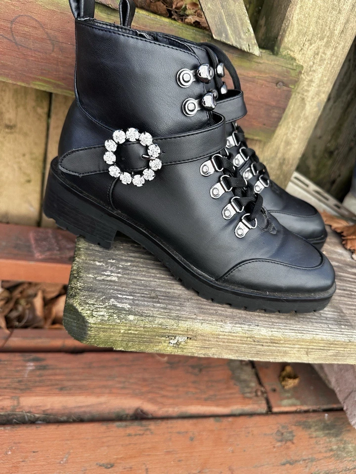 Bota de moda para mujer Nanette Lepore Irina talla 7 negra Foto 3 de 4