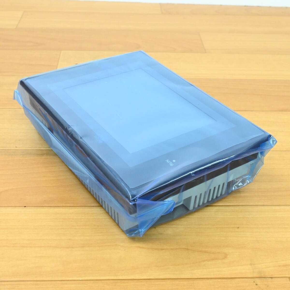 OMRON NS5-SQ11B-V2 Programmable terminal Touch Panel New Unused