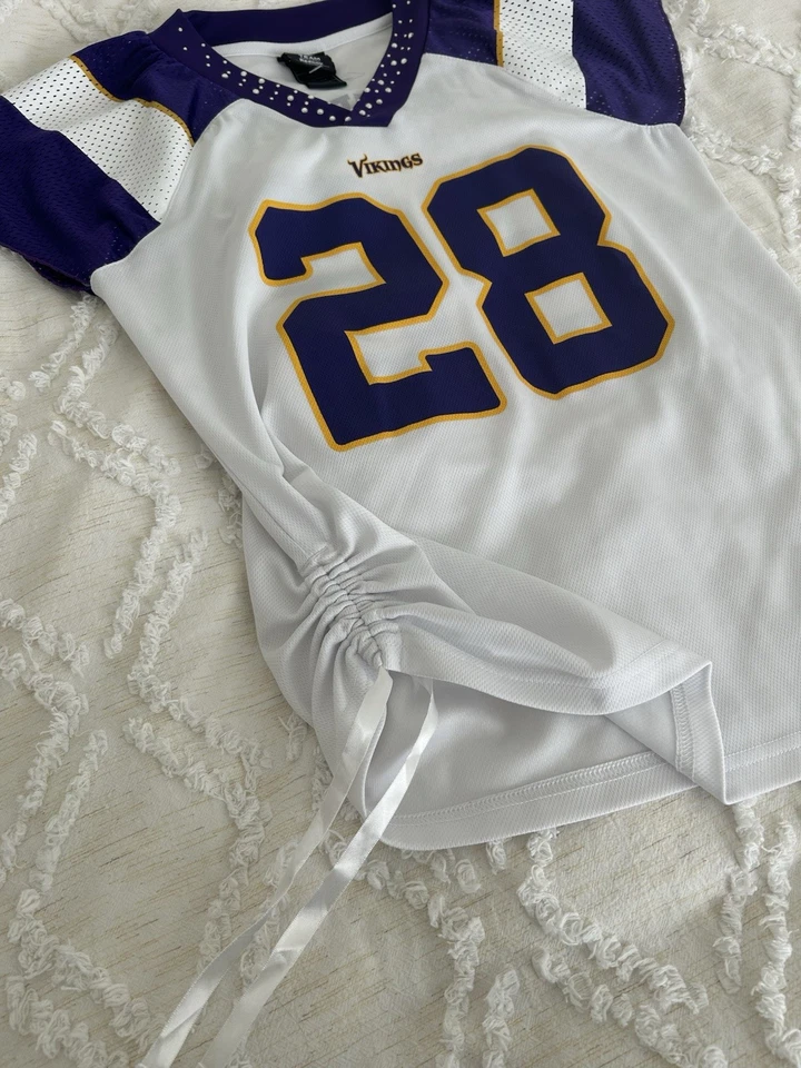 Minnesota Vikings 28 Rhinestone V-neck Reebok Adrian Peterson jersey Women’s Med - Image 3 of 4