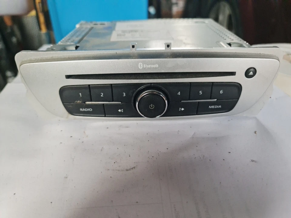 Autoradio CD Bluetooth - Renault Megane III Scenic livré avec code - 281156185R - Photo 2/4