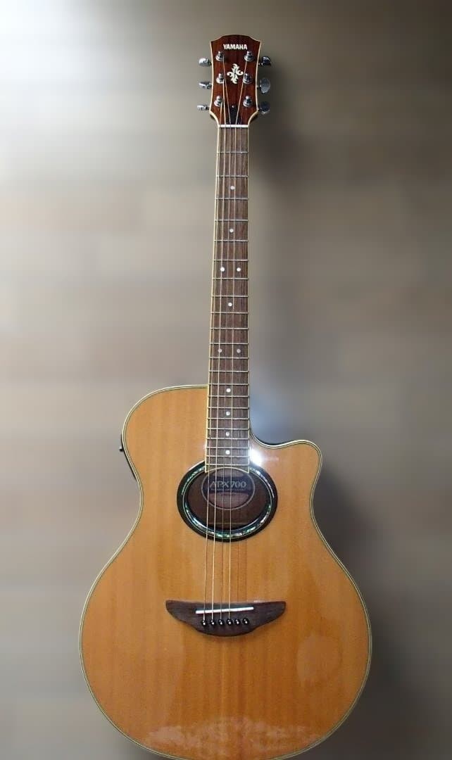 Yamaha APX700 electric acoustic guitar