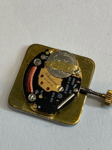 Chopard white dial 18k gold crown quartz movement eta:976.001 working - Picture 2 of 5