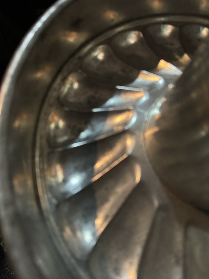 Vintage Spring Form Bunt Pan 50's Country Kitchen Baking Decor Display