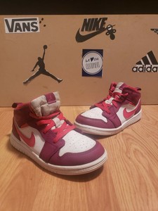 pink jordan aj 1