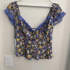 New $69 ASTR the Label Medium Blue Floral Lace Trim Top SOLD OUT