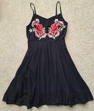 Old Navy Black Cotton Fit Flare Dress Red Rose Floral Embroidered Pleated top M