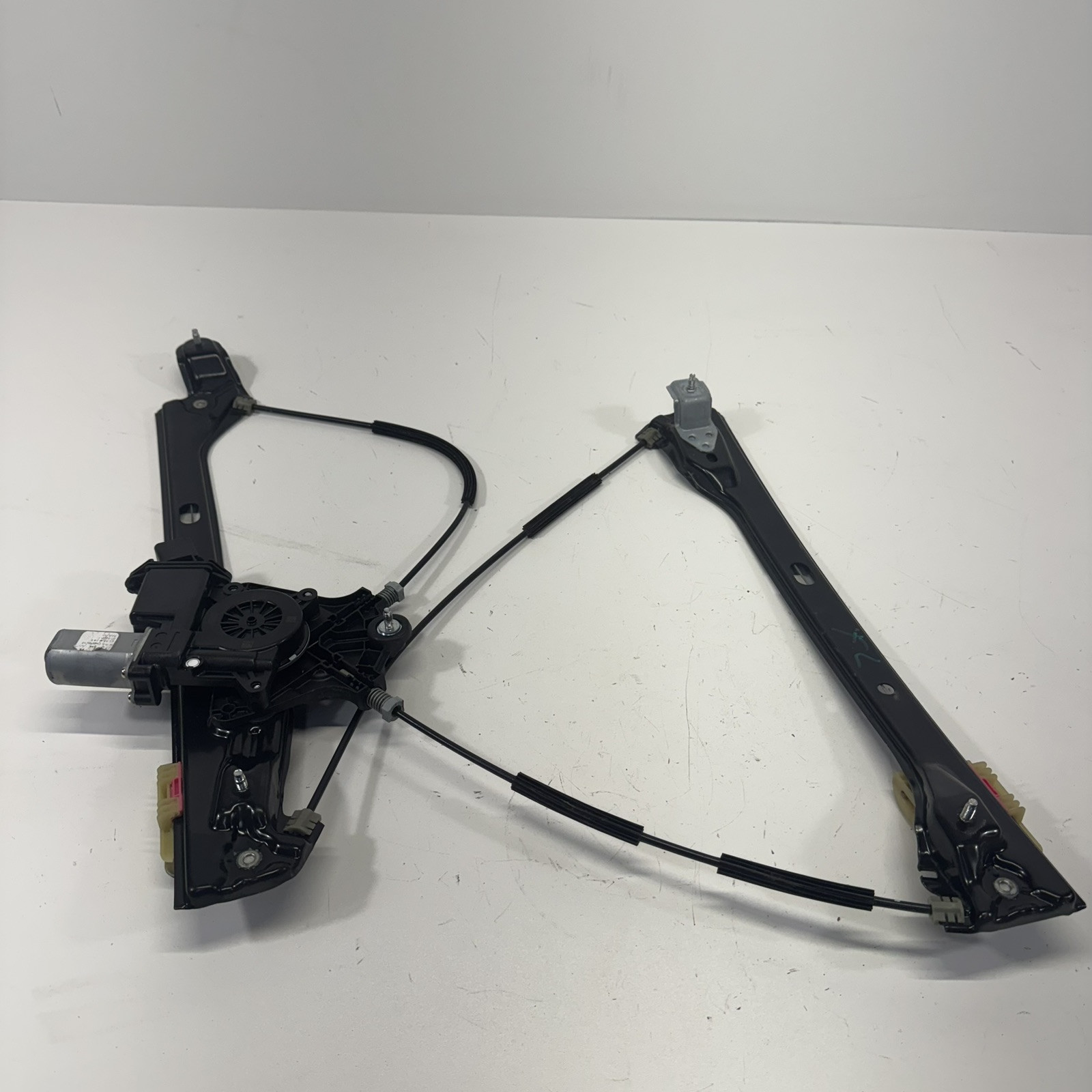2019-2023 CHEVROLET BLAZER FRONT LEFT SIDE DOOR WINDOW REGULATOR W/ MOTOR OEM