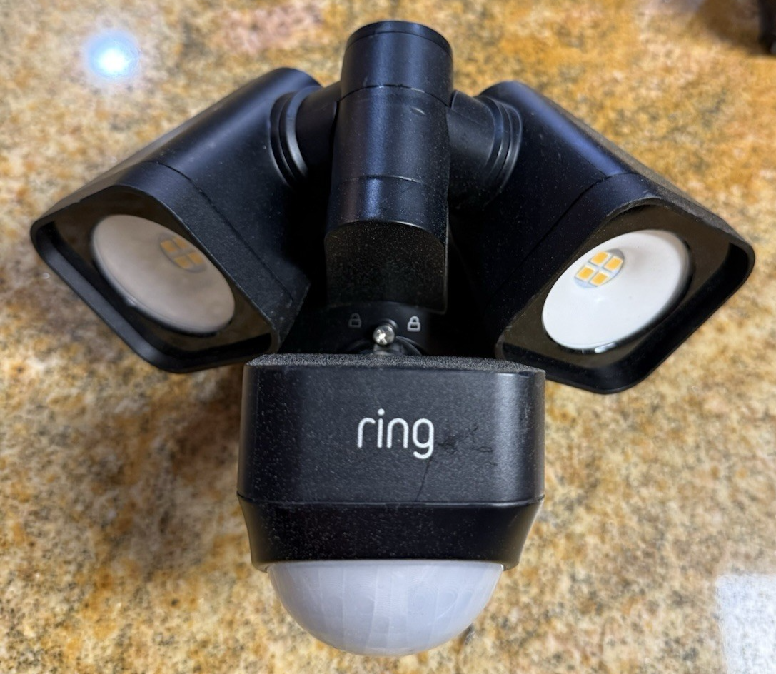 Smart Ring Floodlight with Motion Sensor for Outdoor Security-image