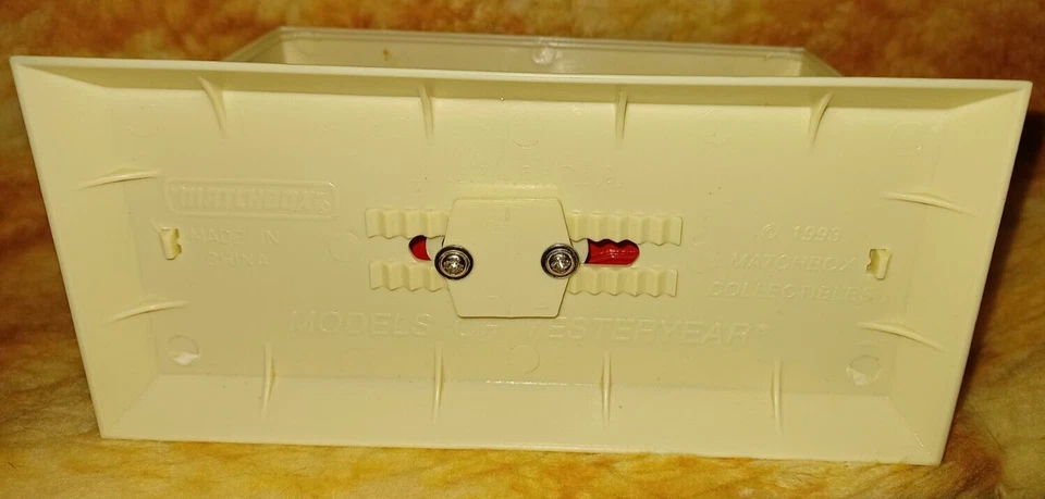 Modelos Matchbox vintage de antaño. Fullers 1929 Morris Light Van y soporte Foto 4 de 4