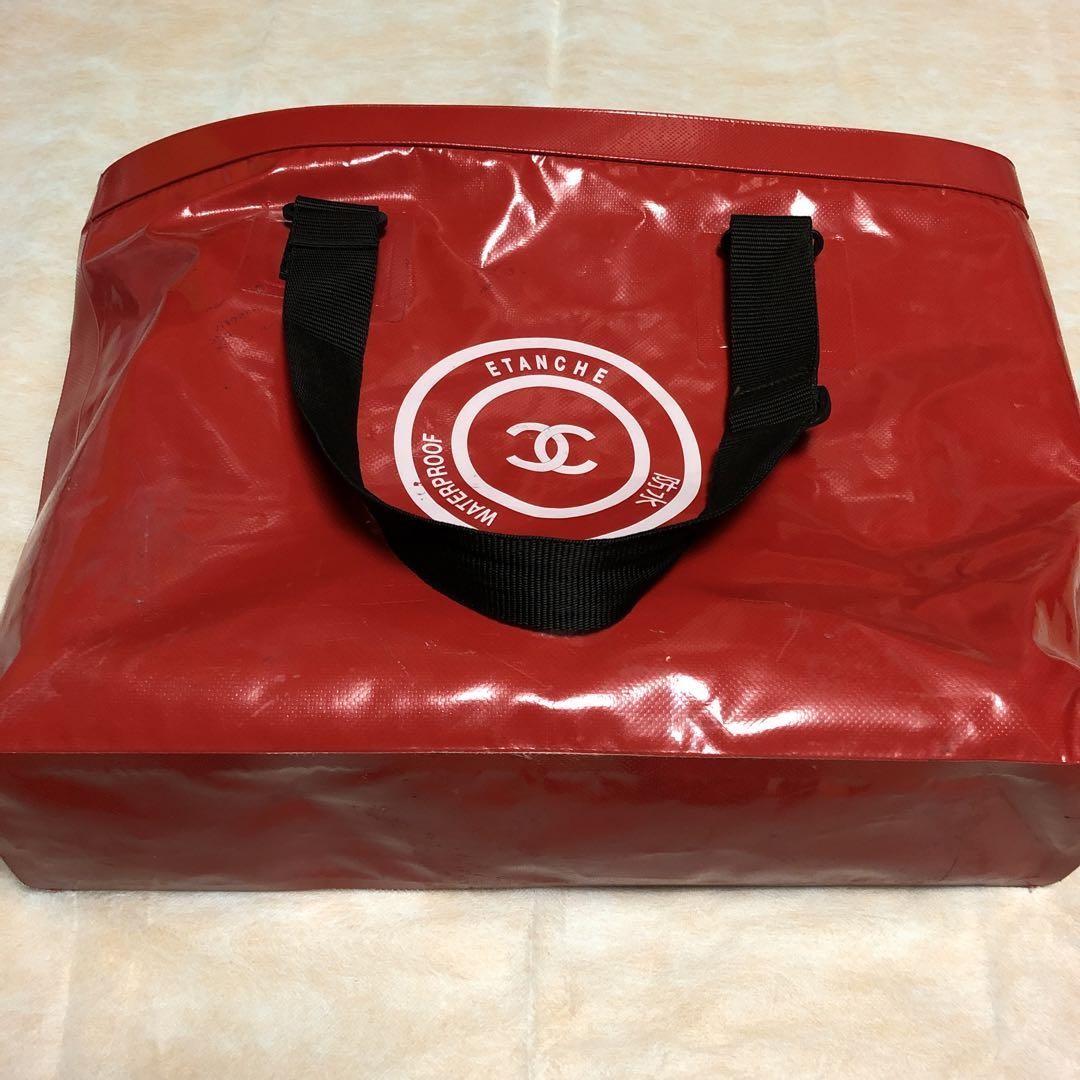 Chanel classic quilted leather tote bag  