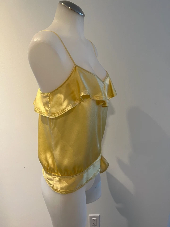 Camisola BANANA REPUBLIC 100 % seda amarilla con lazo lateral talla S venta al por menor $250 Foto 2 de 4