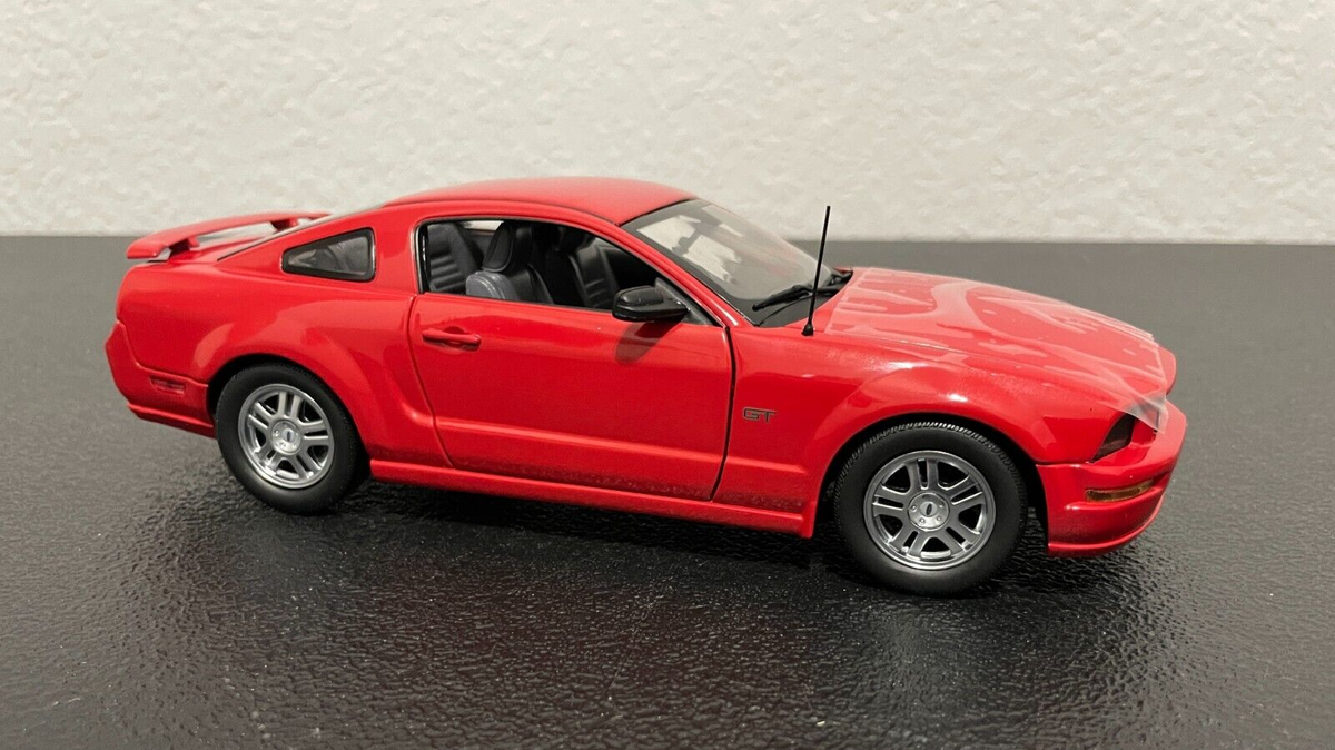 Franklin Mint Ford 2005 Ford Mustang GT Diecast 1:24 Precision