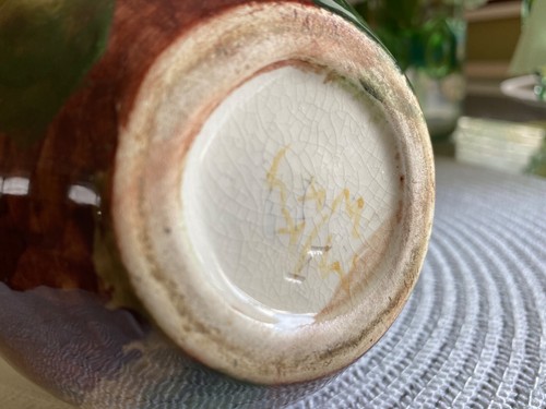 Vase wohl um 1920-30. Am Boden gelb bezeichnet: M/WKK 4 ? Höhe: 21 cm. - Bild 3 von 4