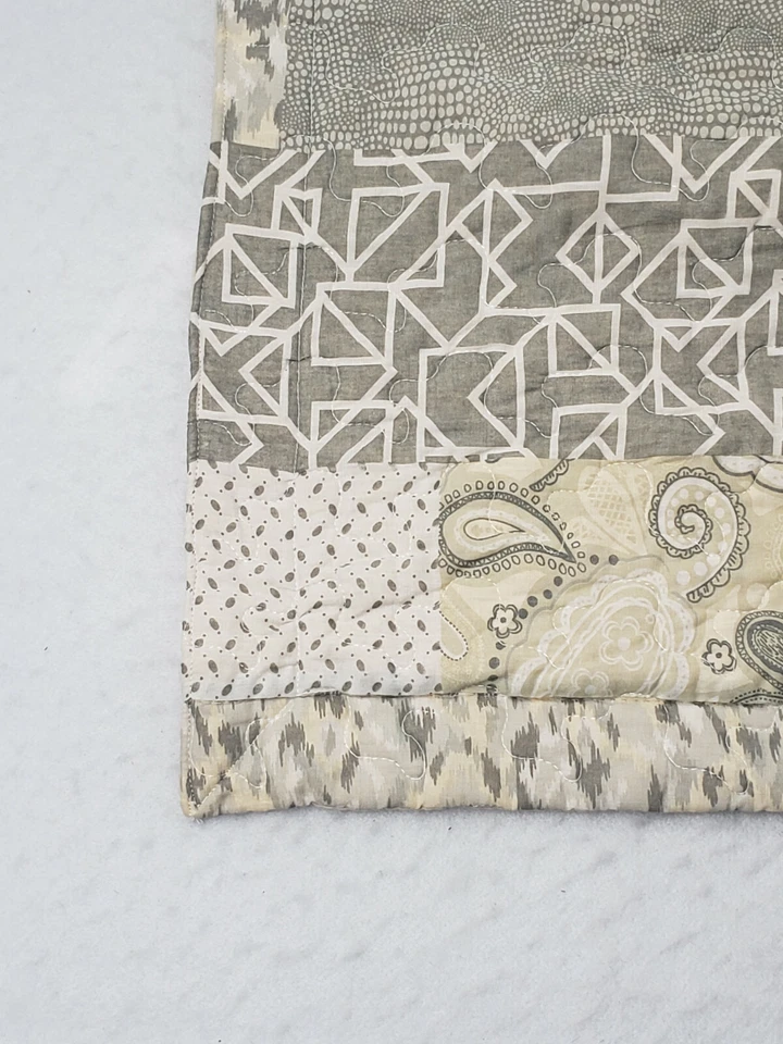 Almohada estándar 2 cañones acolchada geométrica abstracta cachemira gris algodón tostado Foto 2 de 4