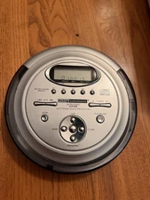 Living Solutions CD Player 60 Sec ESP AM FM Radio Tested & Working