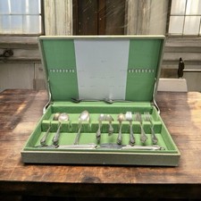 1847 Rogers Bros REMEMBRANCE Silverplate IS Silverware Set 50pc &Vintage Case