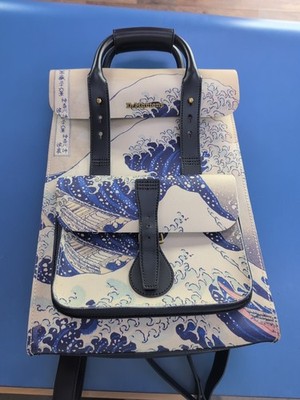 バッグ dr.martens Doc Dr. Martens x THE MET Backpack Masterpiece Katsushika Hokusai
