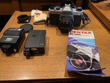 Pentax K1000 SE 35mm SLR Film Camera with 50mm Lens Flash Accessories - Works