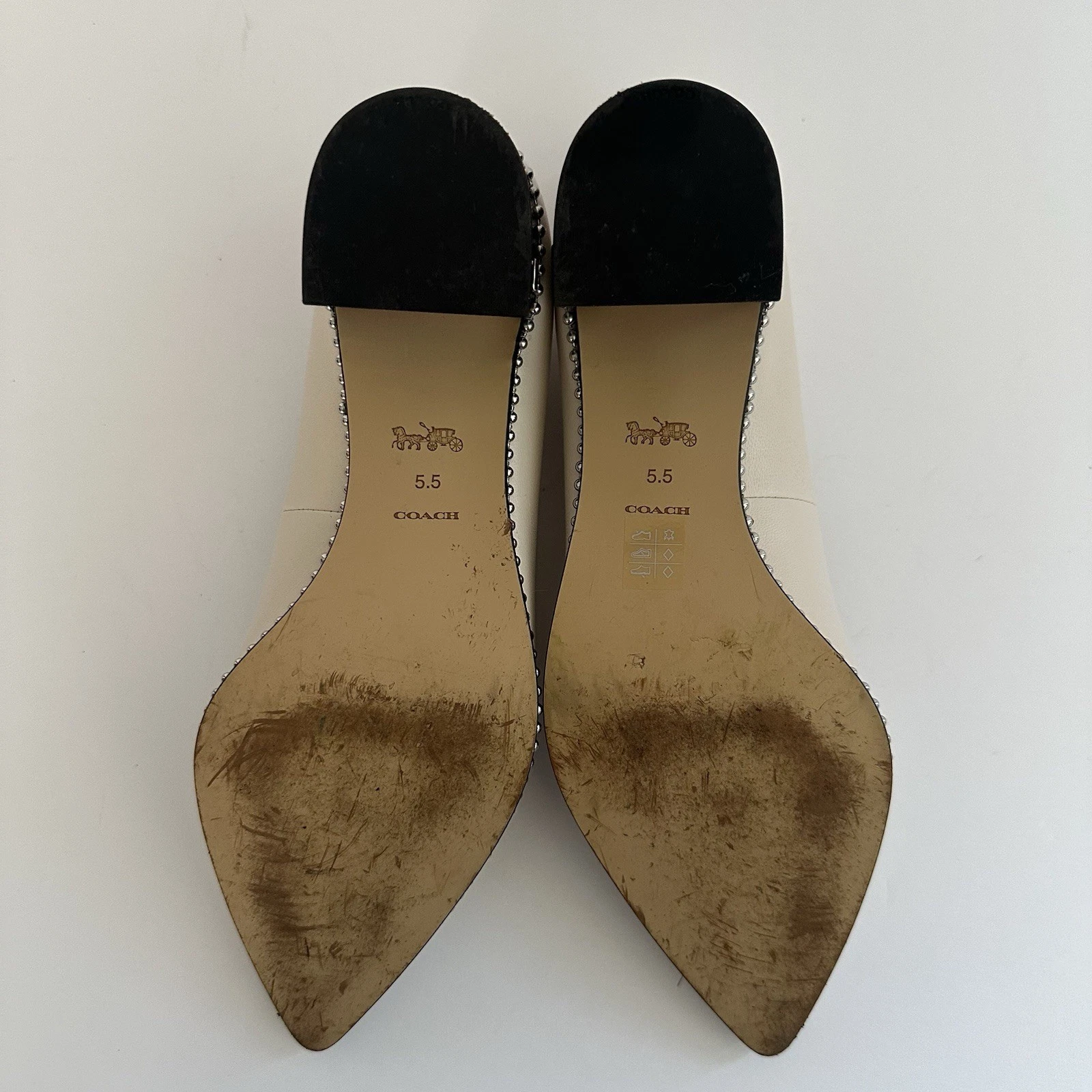 Scarpe décolleté Coach Willa tacco a blocco punta borchie gesso crema pelle donna tg 5 5B