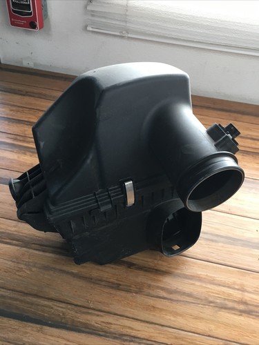 2010-2015 BMW X1 XDRIVE E84 2.0-AIR Intake Filter BOX (Lower) OEM - Picture 2 of 12