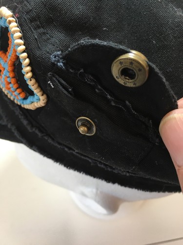 Cappellino News Ragazzo Nuovo Con Etichette Regolabile Elasticizzato Fit Segno Pace È Perline - Foto 10 di 10