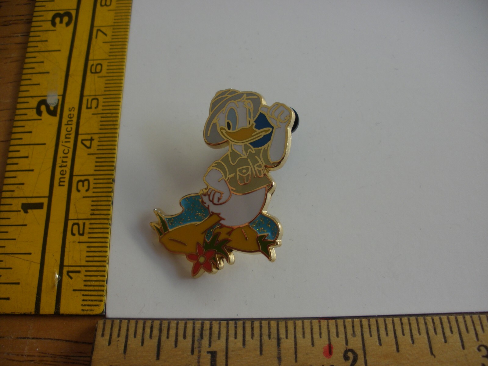 Donald Duck in Jungle attire LE 1500 Pin Fair Disney Pin Nice!