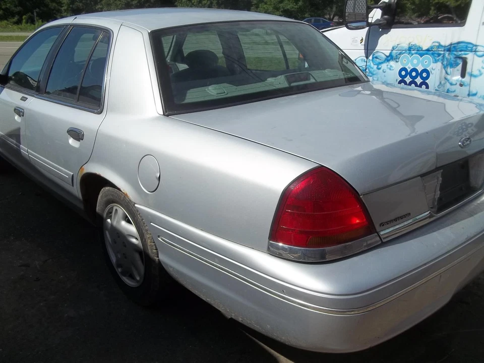 Condensador de aire acondicionado usado se adapta a: Ford Crown Victoria 2000 grado A Foto 4 de 4