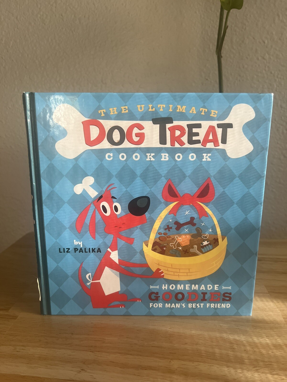 The Ultimate Dog Treat Cookbook : Homemade Goodies for Man's Best Friend by Liz