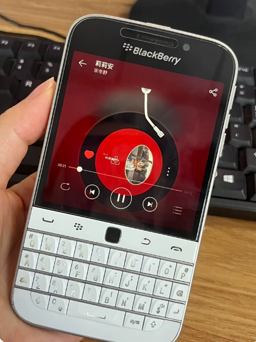 BlackBerry Classic Q20 Unlocked 4G LTE Retro Smartphone 16GB+2GB