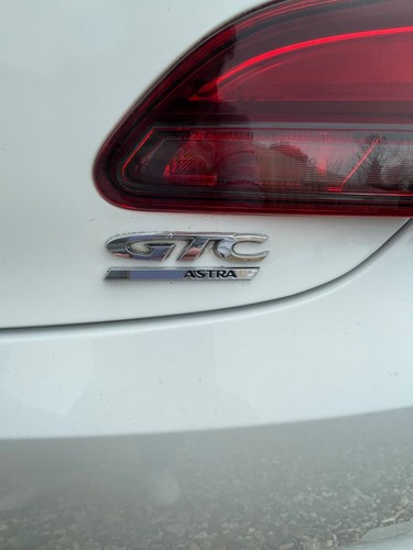 VAUXHALL ASTRA GTC 1.6 CDTi SRi 6 SPD MANUAL FULL LEATHER FSH DRIVES SUPERB - Picture 13 of 18