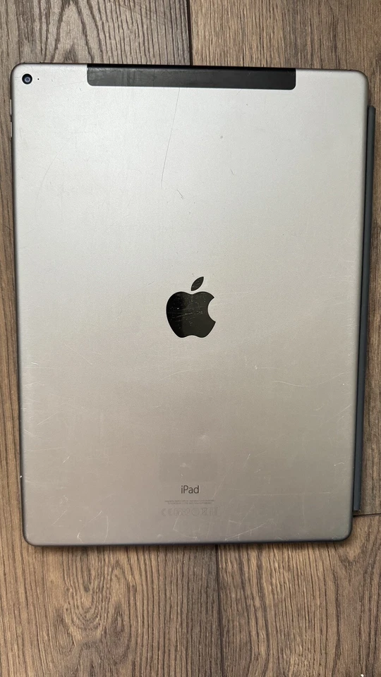 Apple iPad Pro 1st Gen, 12.9in Model A1652  128GB Wi-Fi + Cellular With Keyboard - Image 4 of 4