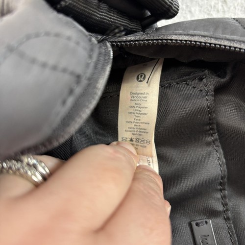 Lululemon gesteppte gefütterte Umhängetasche Damen Einheitsgröße schwarz verstellbarer Riemen - Bild 4 von 17