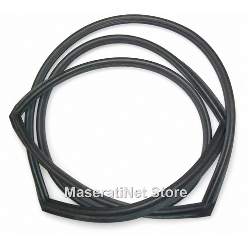 Maserati Quattroporte Front Window molding P/N 000061951 Photo - $543