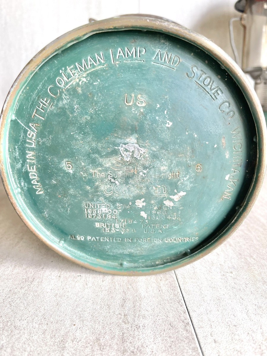 ヴィンテージ　コールマン1945 製 1945 June WWII Military Coleman Lantern 228 US Stamp Low Light