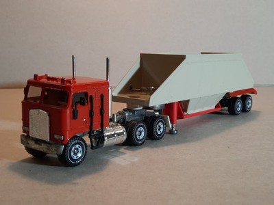 Siku 3420 Kenworth US-Truck Sattelzug Sandtransporter, unbespielt Vitrinenmodell